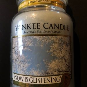 Yankee Candle Snow Is Glistening Candle